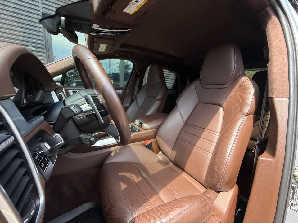 Certified 2020 Porsche Cayenne Turbo S AWD/4WD image 5