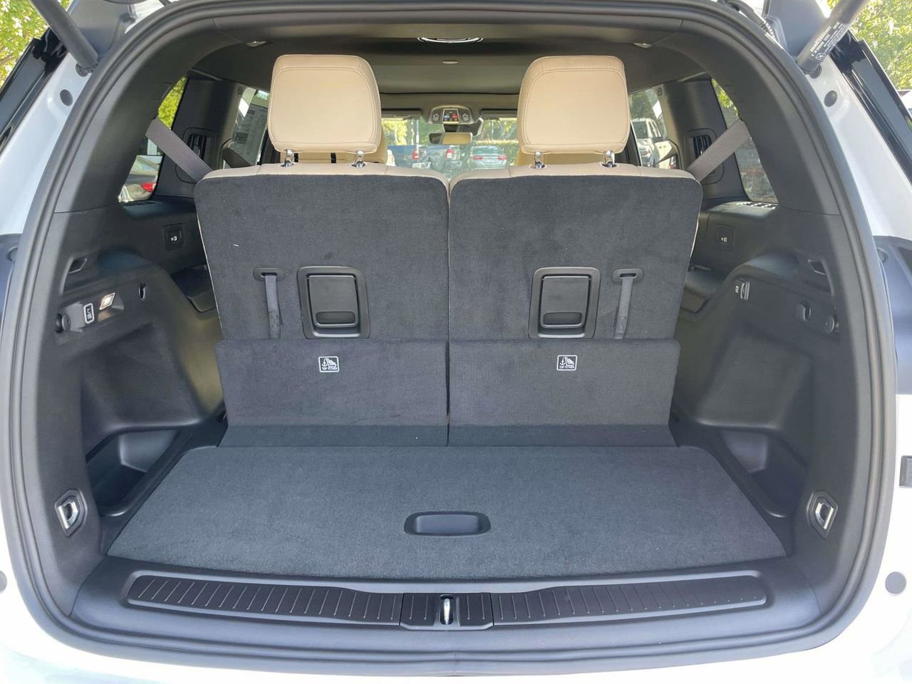 New 2025 Jeep Grand Cherokee L Limited w/ Black Appearance Package image 32