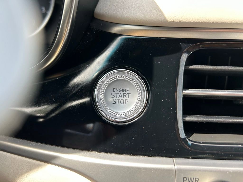 Used 2024 Genesis G70 2.5T image 29