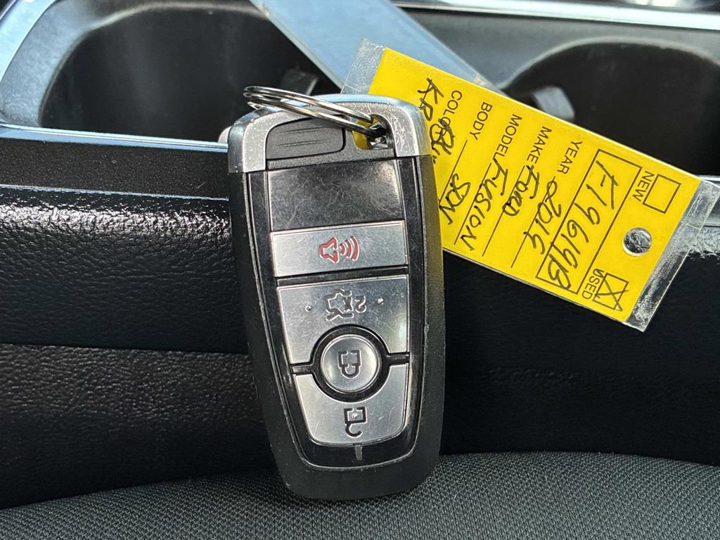 Used 2019 Ford Fusion SE image 9