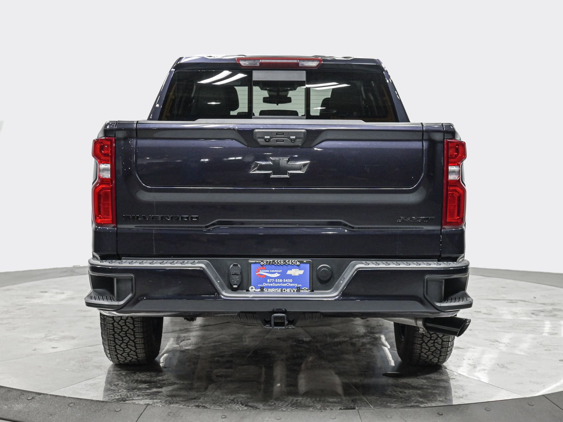 Used 2024 Chevrolet Silverado 1500 RST w/ Dark Appearance Package AWD/4WD image 5