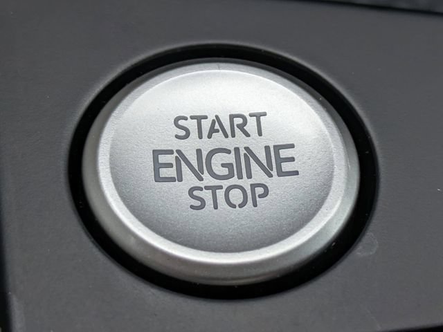 Certified 2025 Volkswagen Jetta SE FWD image 30