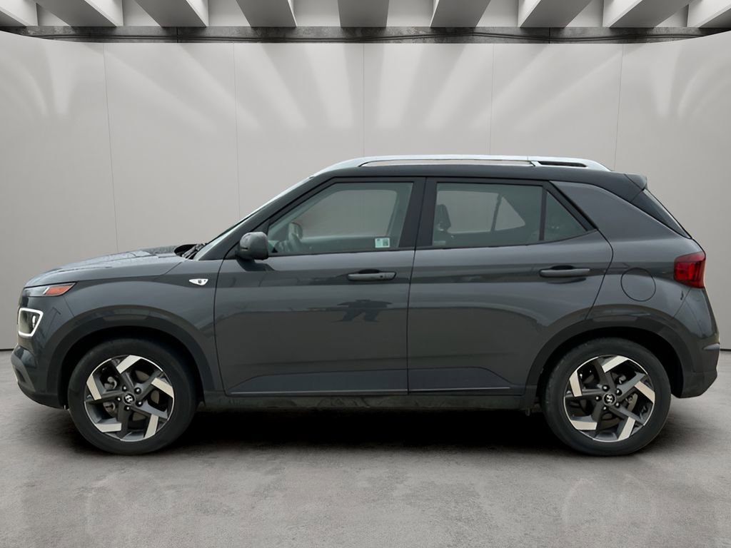 Used 2025 Hyundai Venue Limited image 2