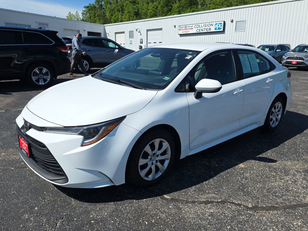 Used 2024 Toyota Corolla LE FWD image 4