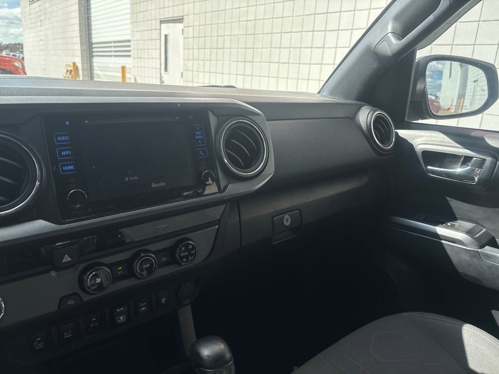 Used 2018 Toyota Tacoma TRD Sport w/ Technology Package image 13