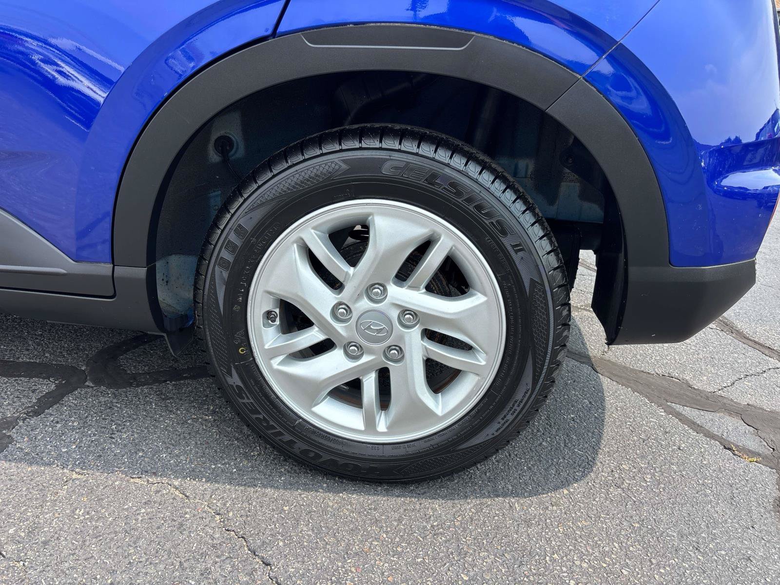 Certified 2022 Hyundai Venue SE w/ Cargo Package FWD image 9