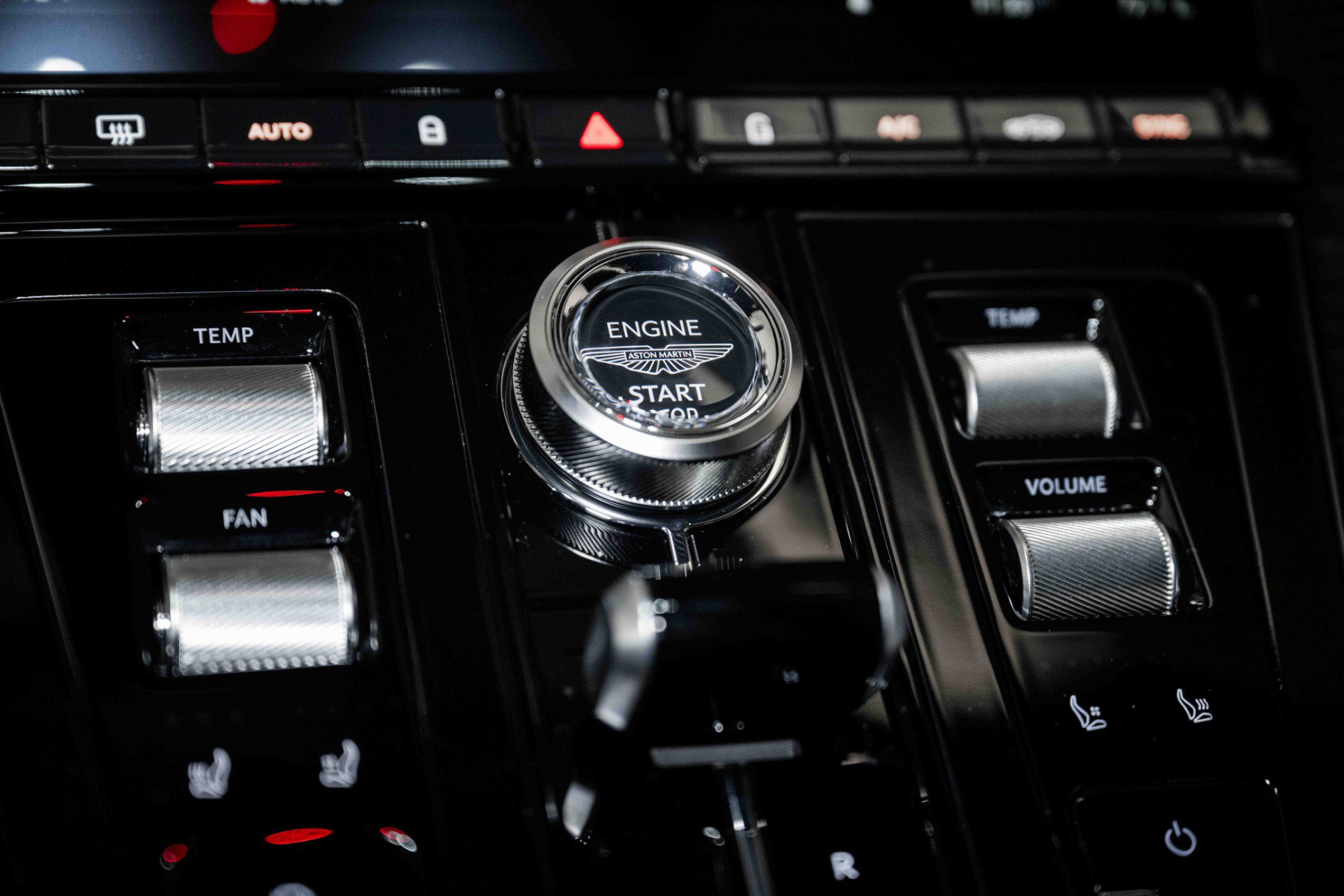 Used 2024 Aston Martin DB12 Coupe image 25