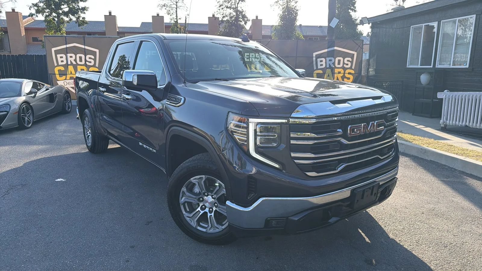Used 2025 GMC Sierra 1500 SLT RWD image 2