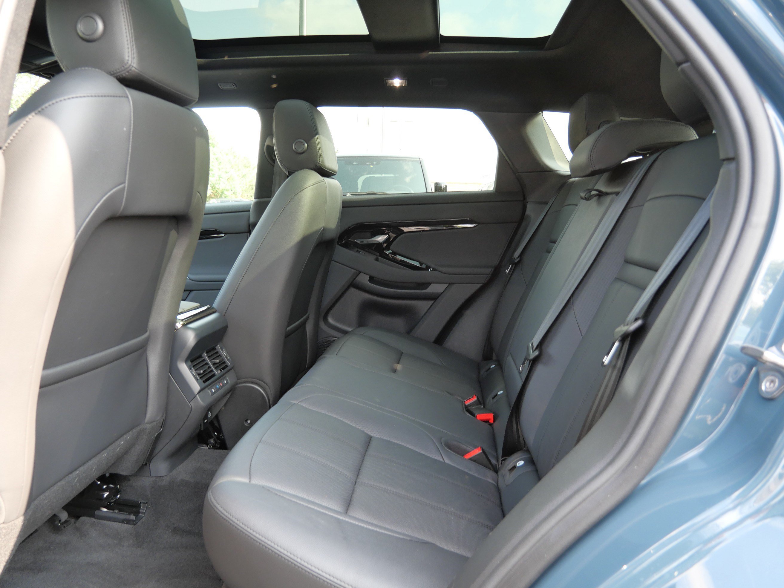 Used 2026 Land Rover Range Rover Evoque S AWD/4WD image 16