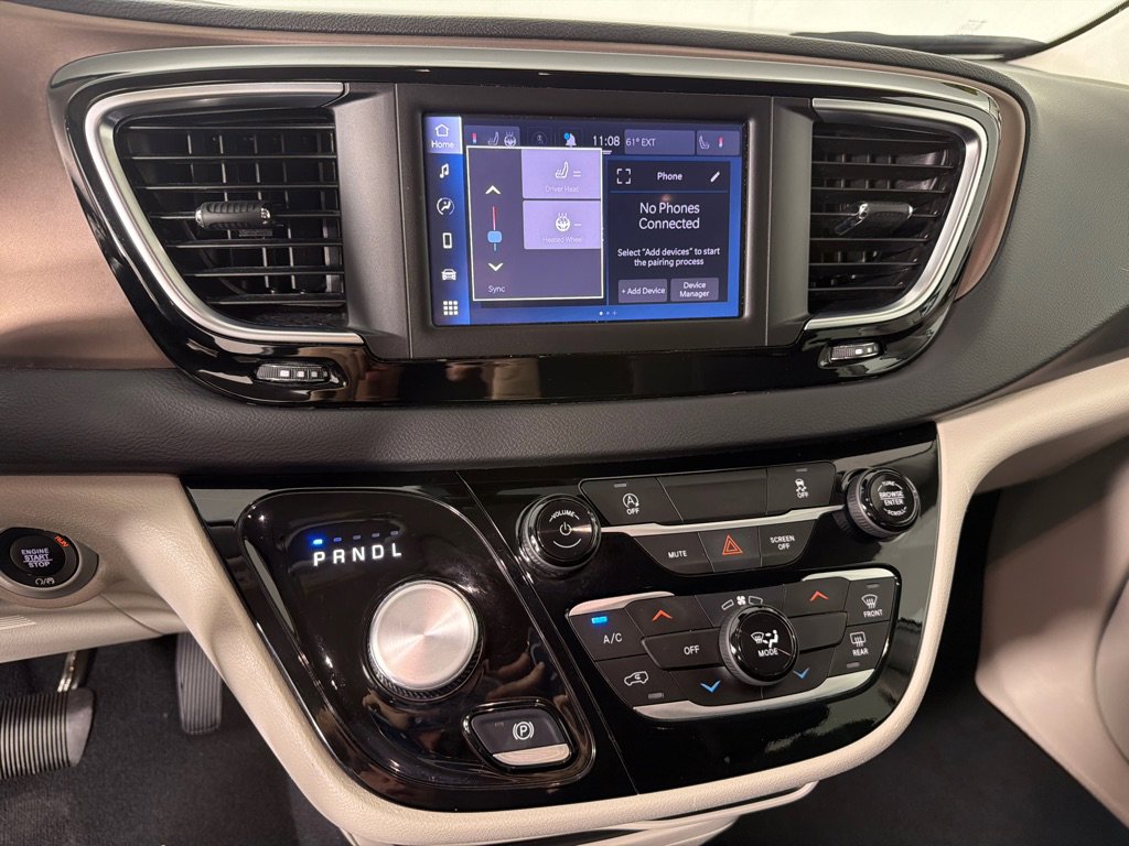 Used 2024 Chrysler Voyager LX FWD image 17