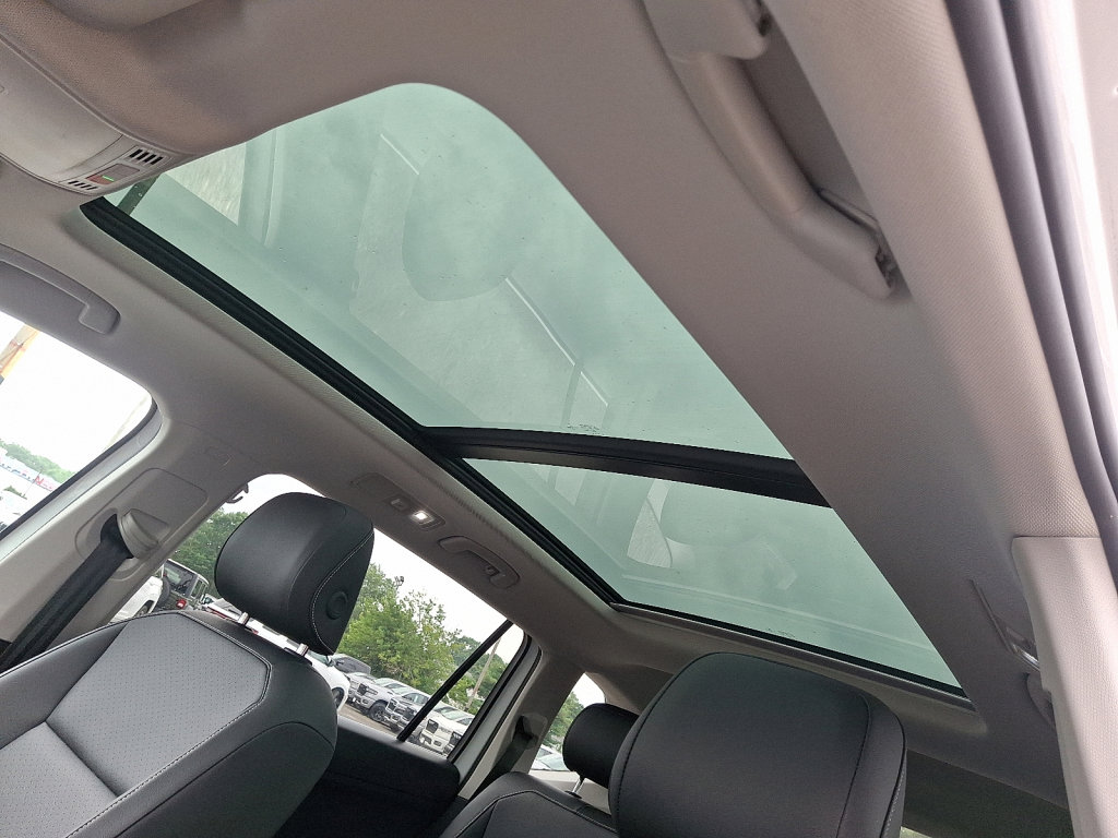 Used 2021 Volkswagen Tiguan SEL image 31