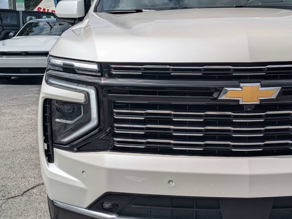 Used 2025 Chevrolet Suburban High Country AWD/4WD image 10