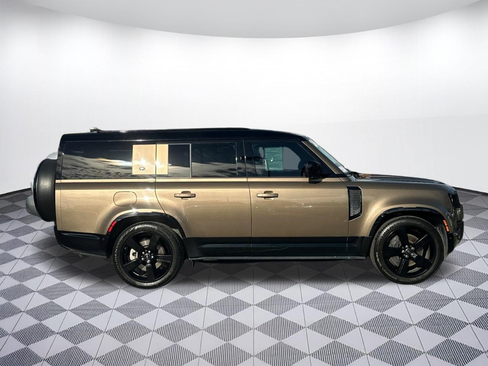 Used 2024 Land Rover Defender 130 X-Dynamic SE AWD/4WD image 7