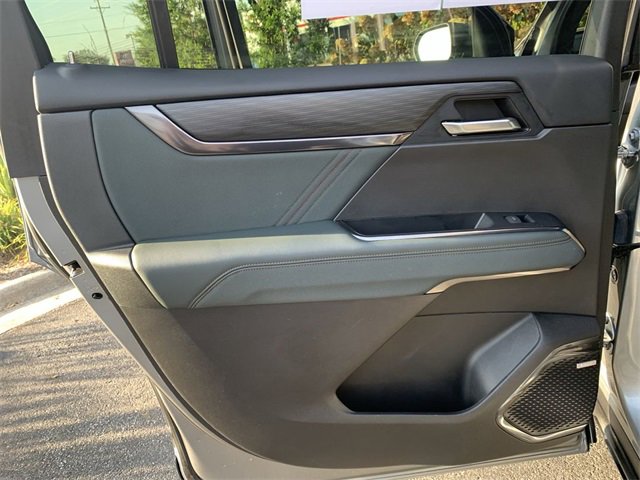 Used 2024 GMC Acadia AT4 w/ Luxury Package image 15