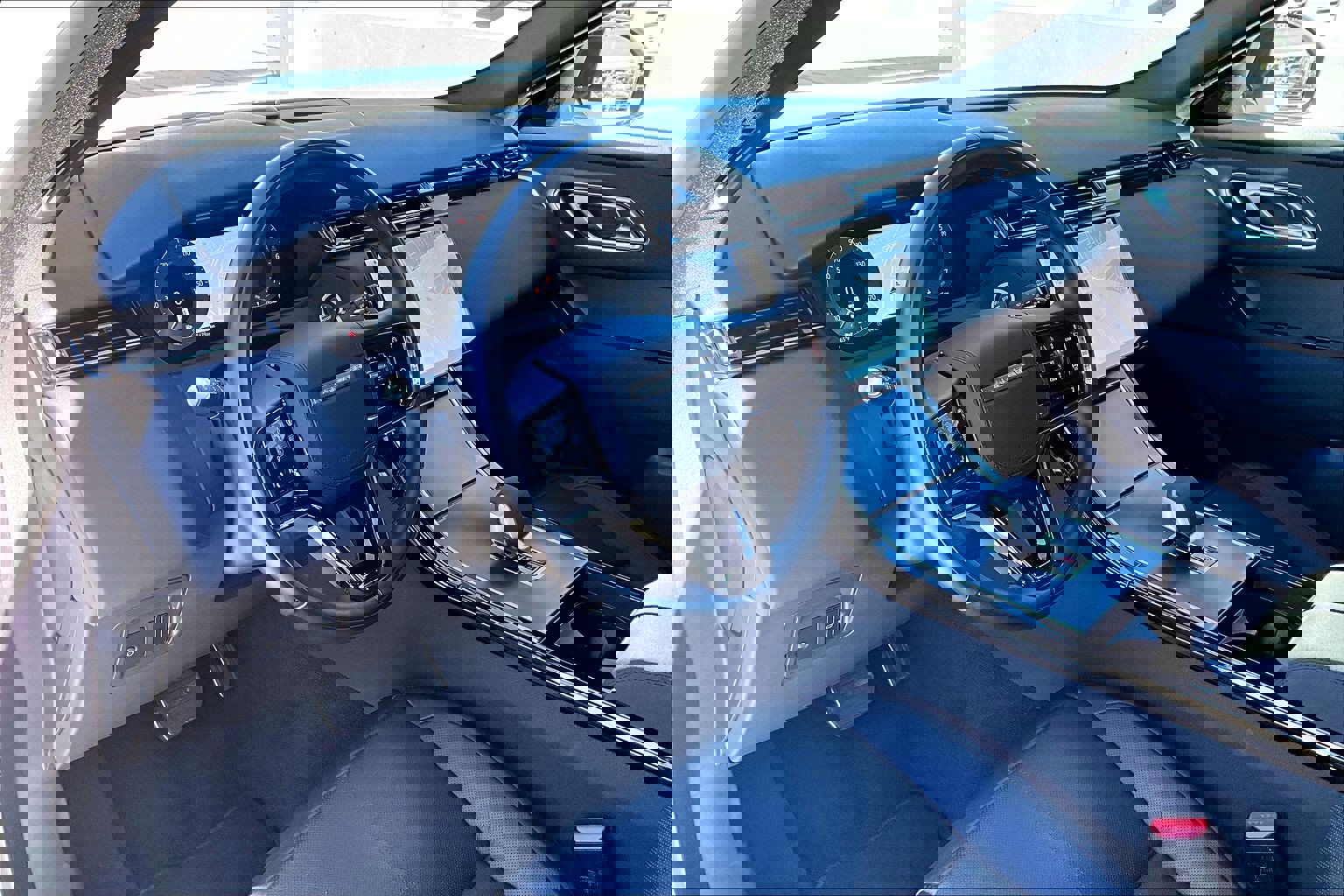 Used 2025 Land Rover Range Rover Velar Dynamic SE image 15