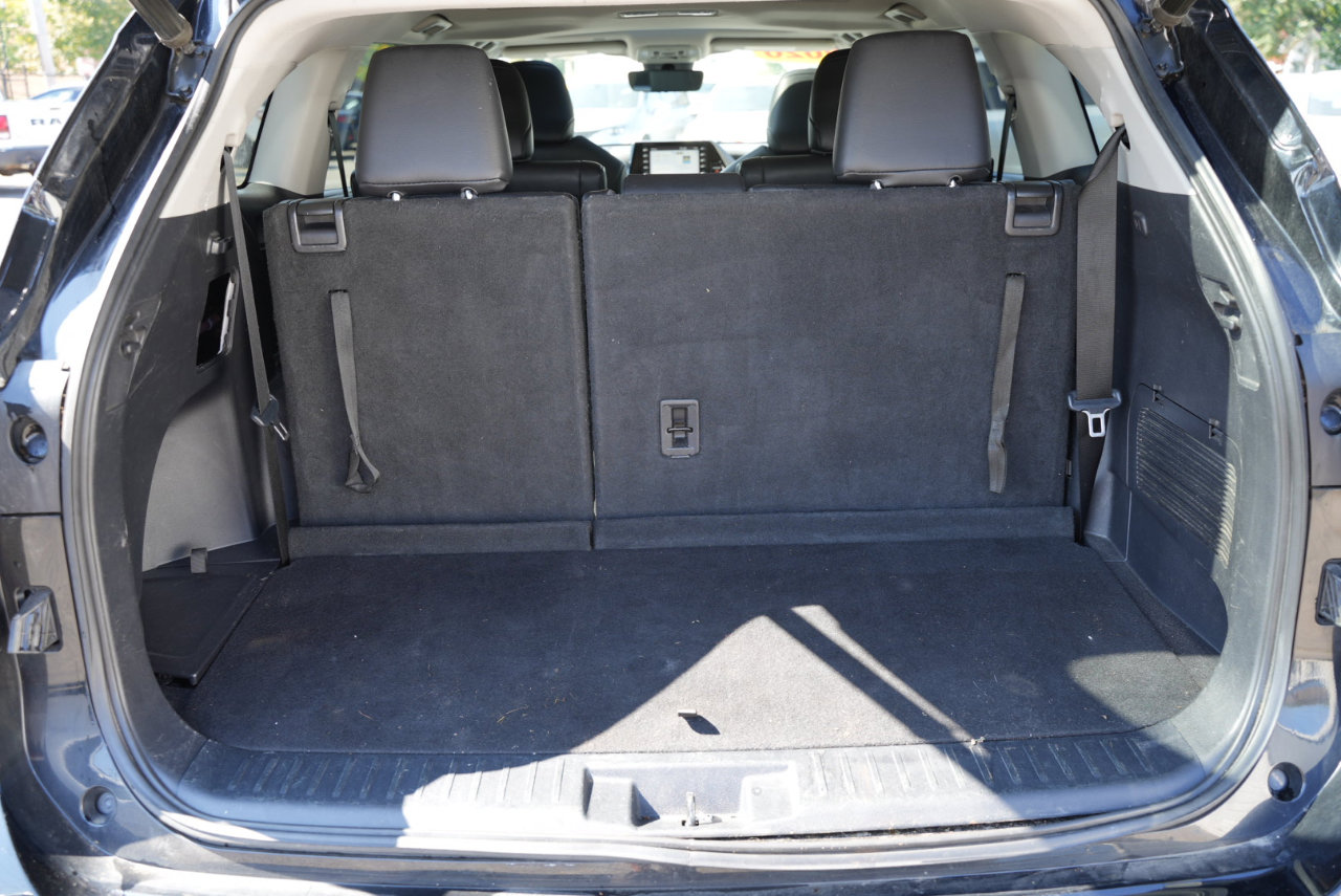 Used 2020 Toyota Highlander XLE image 19