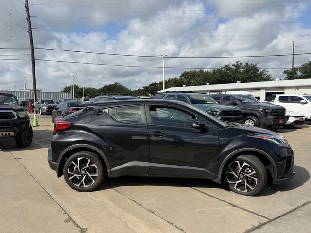 Used 2021 Toyota C-HR XLE FWD image 4