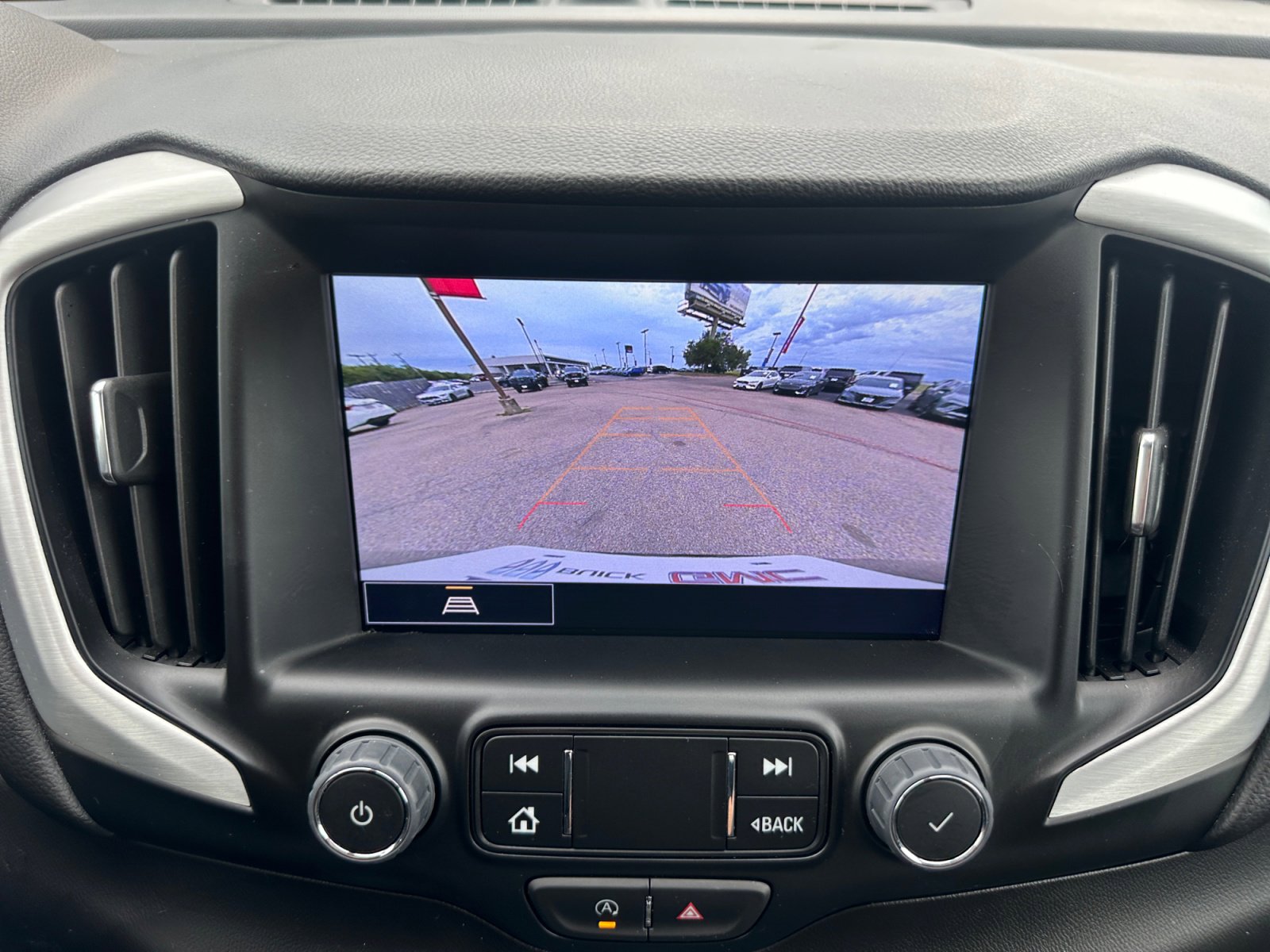 Used 2024 GMC Terrain SLE w/ Driver Convenience Package FWD image 15