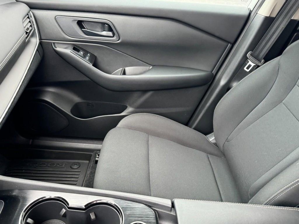 Used 2025 Nissan Rogue S image 13