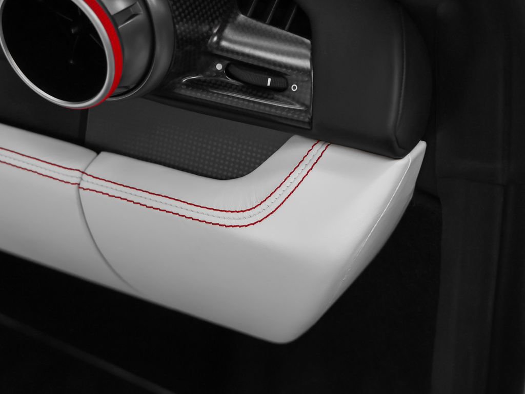 Certified 2022 Ferrari F8 Tributo RWD image 33