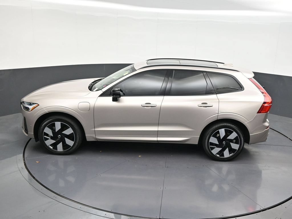 Used 2025 Volvo XC60 T8 Plus w/ Protection Package Premier AWD/4WD image 11