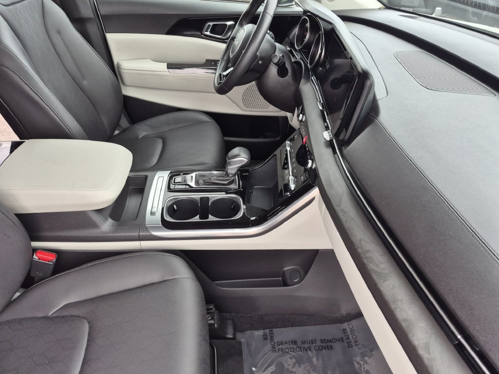 Certified 2024 Kia Carnival EX FWD image 16