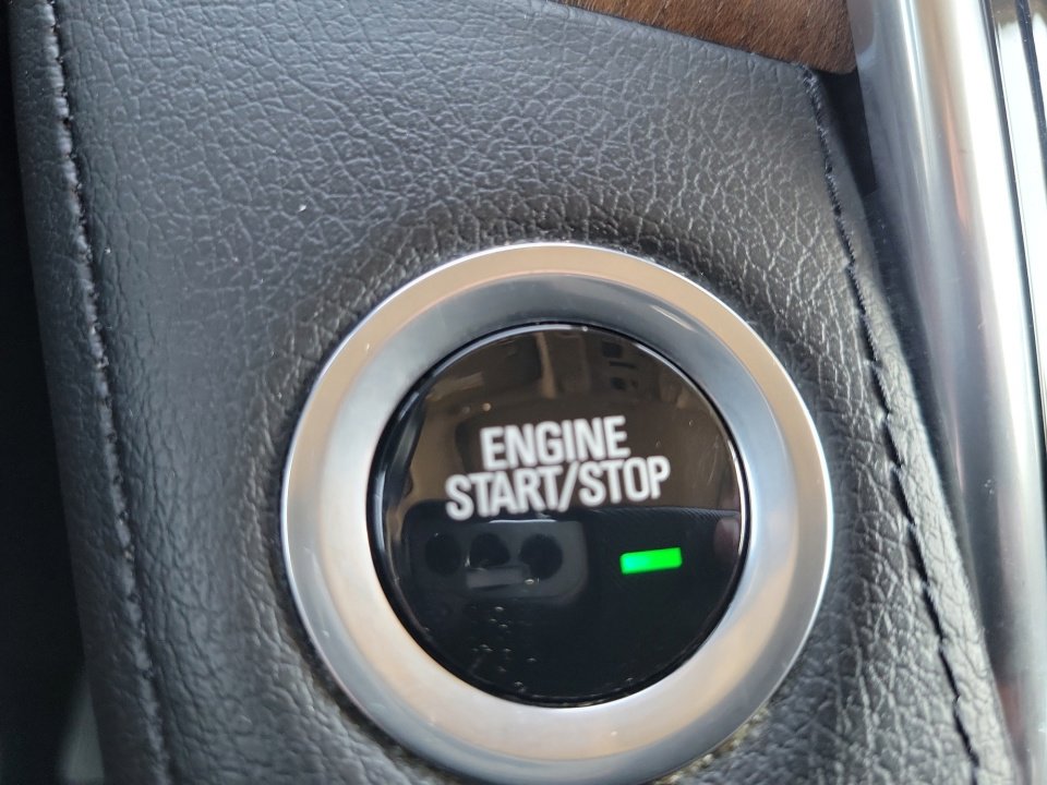 Used 2020 Cadillac Escalade ESV Premium Luxury image 20