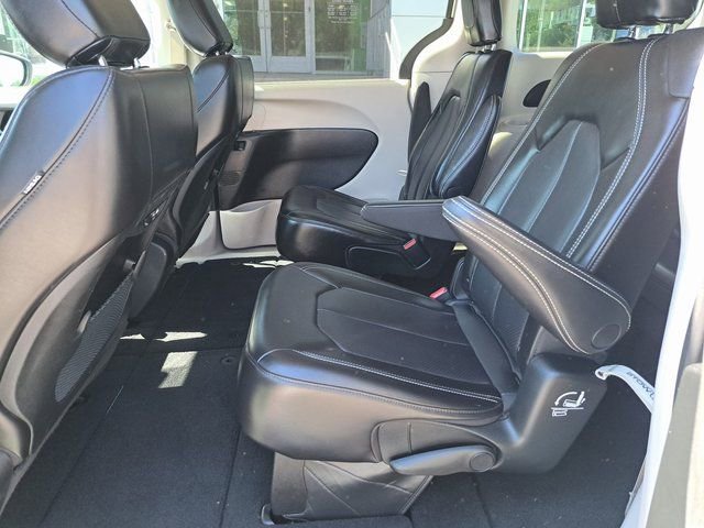Used 2023 Chrysler Pacifica Touring-L FWD image 25