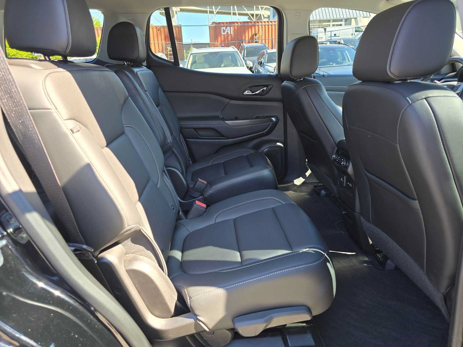 Used 2022 GMC Acadia SLT w/ Technology Package AWD/4WD image 11