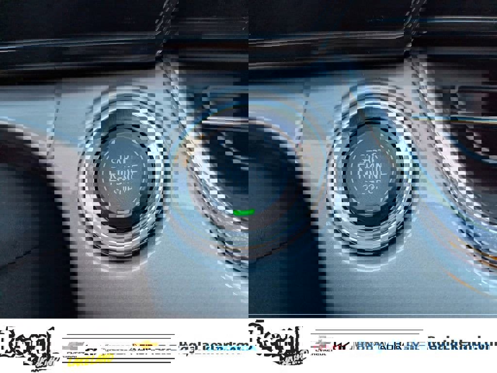 Used 2025 Chevrolet Trax LT w/ LT Convenience Package image 24