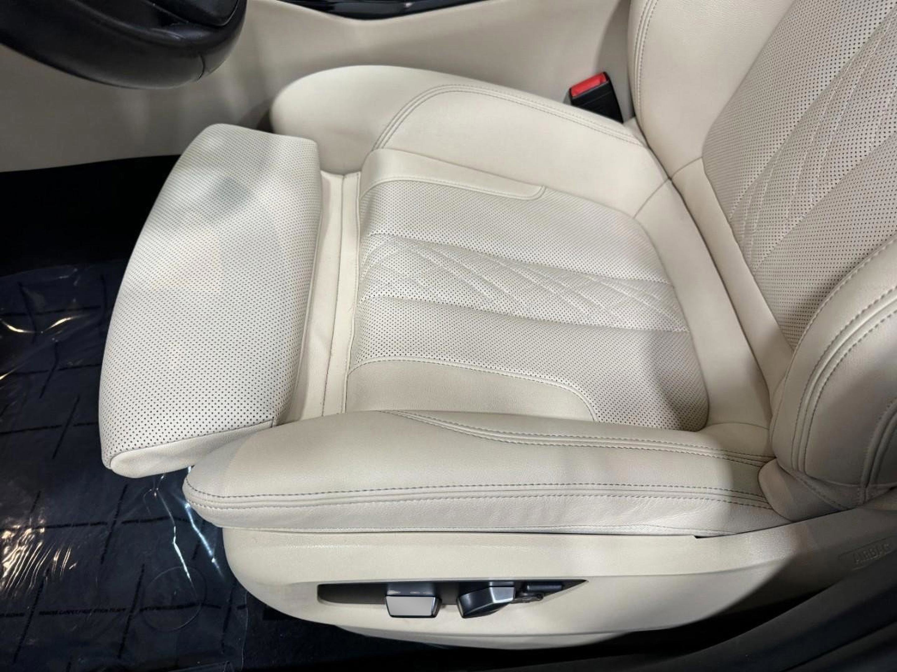 Used 2022 BMW 540i xDrive w/ Premium Package image 24