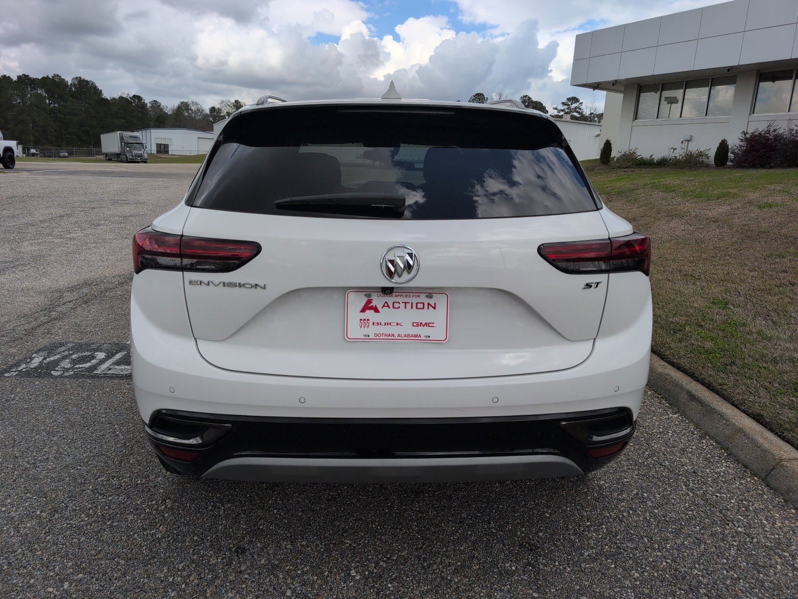 Used 2023 Buick Envision Preferred image 3