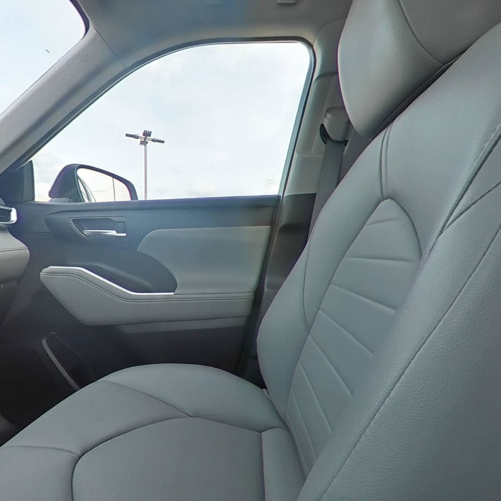 Used 2023 Toyota Highlander XLE AWD/4WD image 28