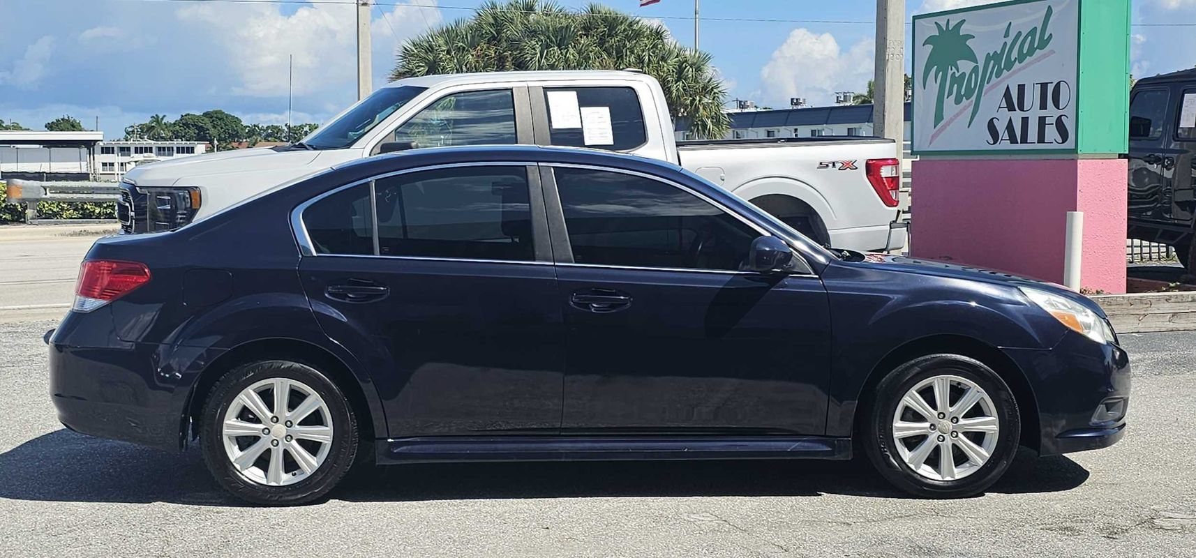 Used 2012 Subaru Legacy 2.5i Premium w/ All-Weather Pkg + Moonroof AWD/4WD image 6