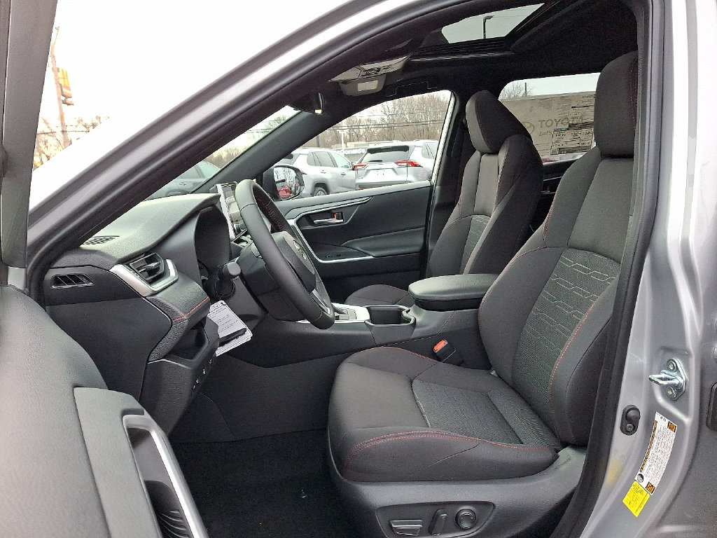 New 2025 Toyota RAV4 SE w/ Weather & Moonroof Package AWD/4WD image 6