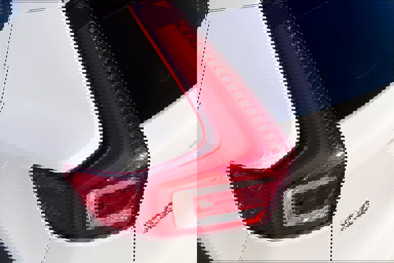 Used 2019 Volvo XC40 T5 Momentum image 32