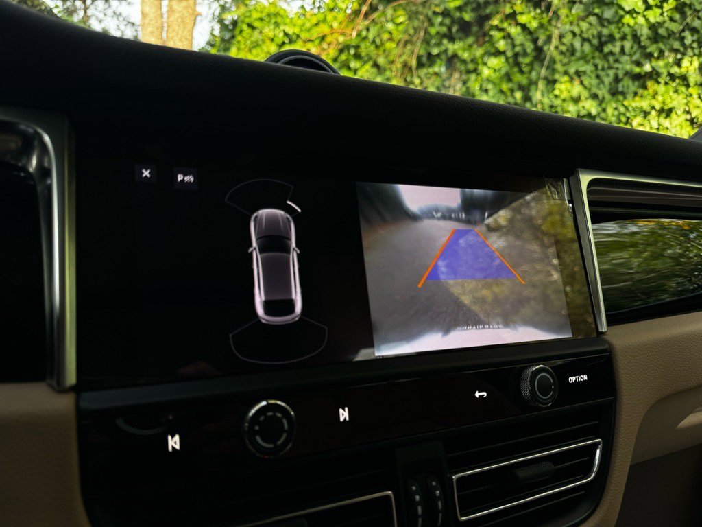 Used 2024 Porsche Macan image 16