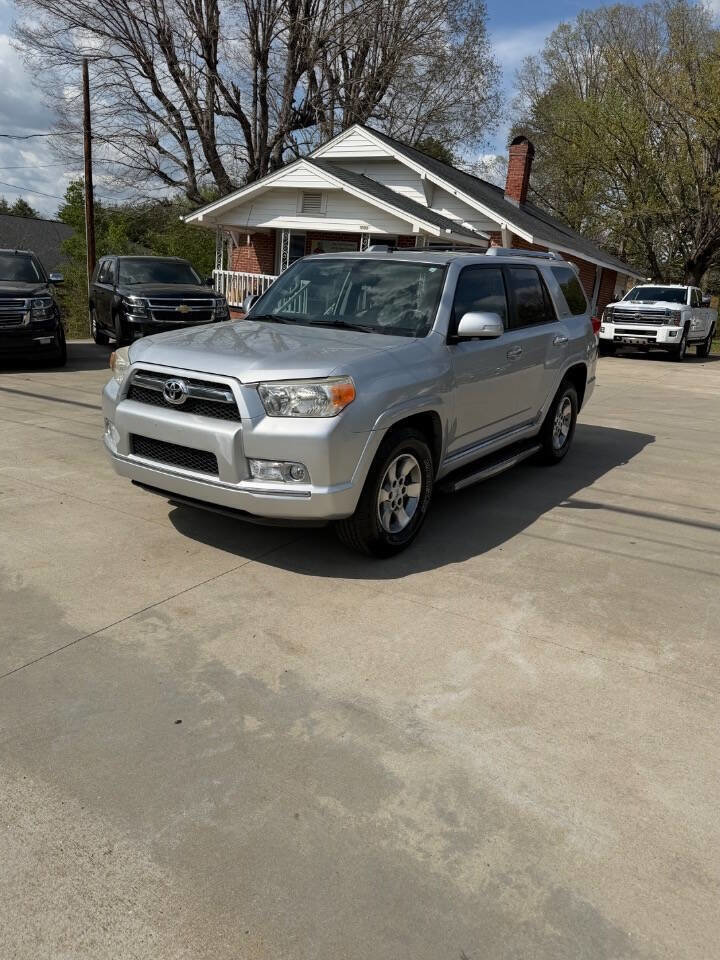 Used 2011 Toyota 4Runner SR5 w/ Convenience Pkg image 1