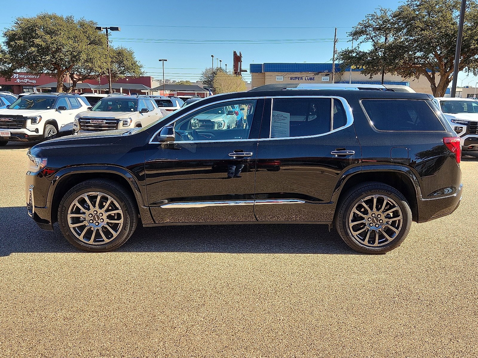 Used 2023 GMC Acadia Denali w/ Black Diamond Edition image 2