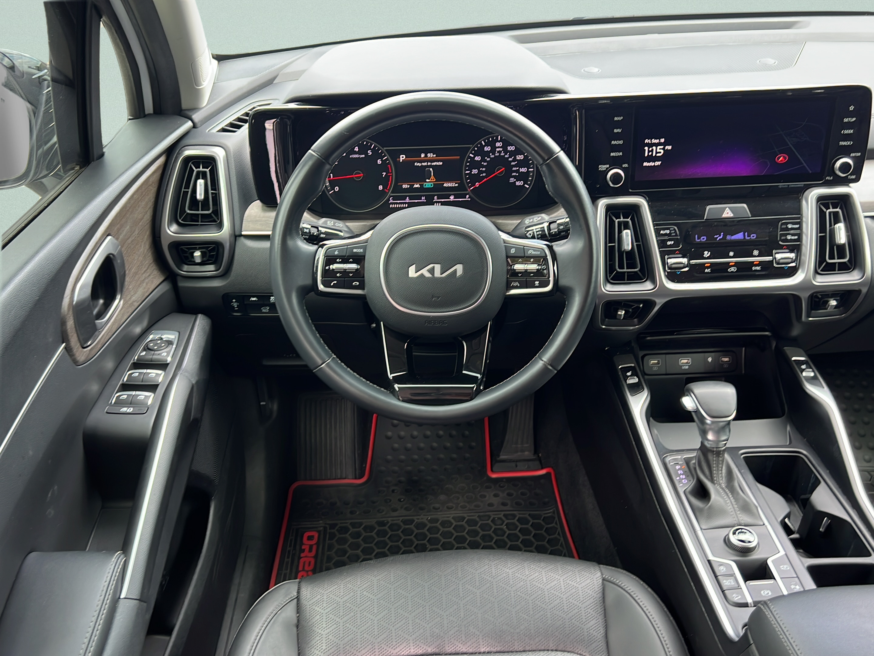 Used 2023 Kia Sorento EX w/ Panoramic Sunroof Package FWD image 13