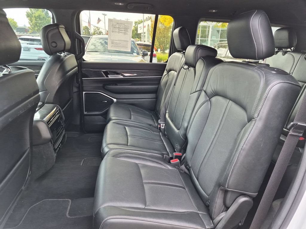 Used 2022 Jeep Wagoneer Series II AWD/4WD image 14