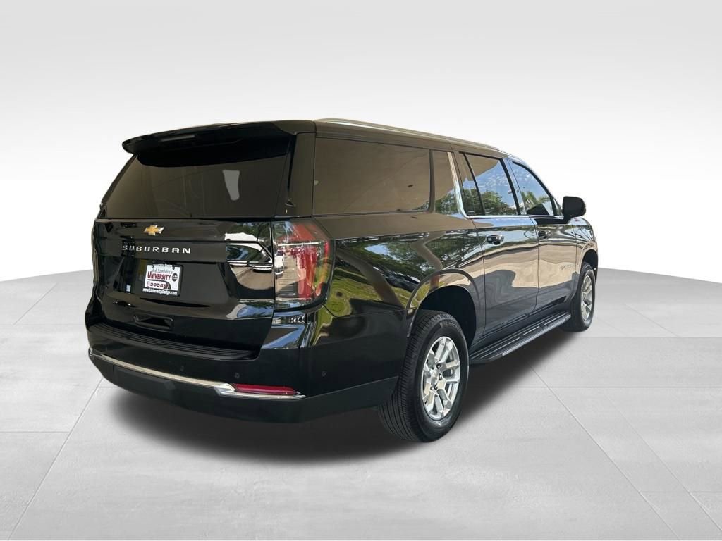 Used 2025 Chevrolet Suburban LS RWD image 3