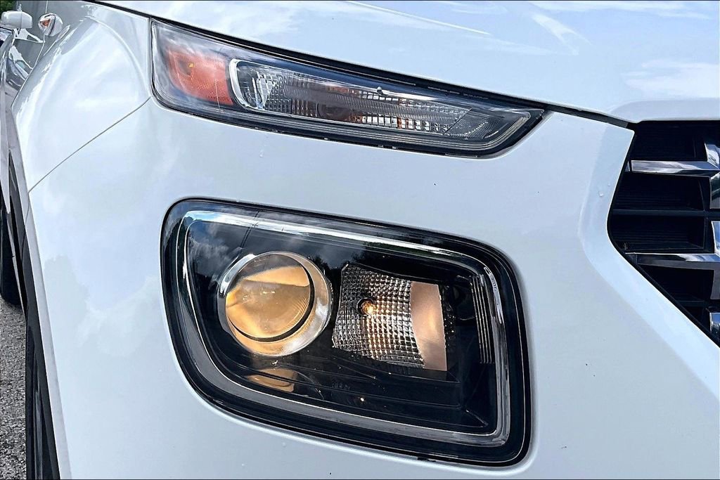 Used 2025 Hyundai Venue SEL FWD image 29