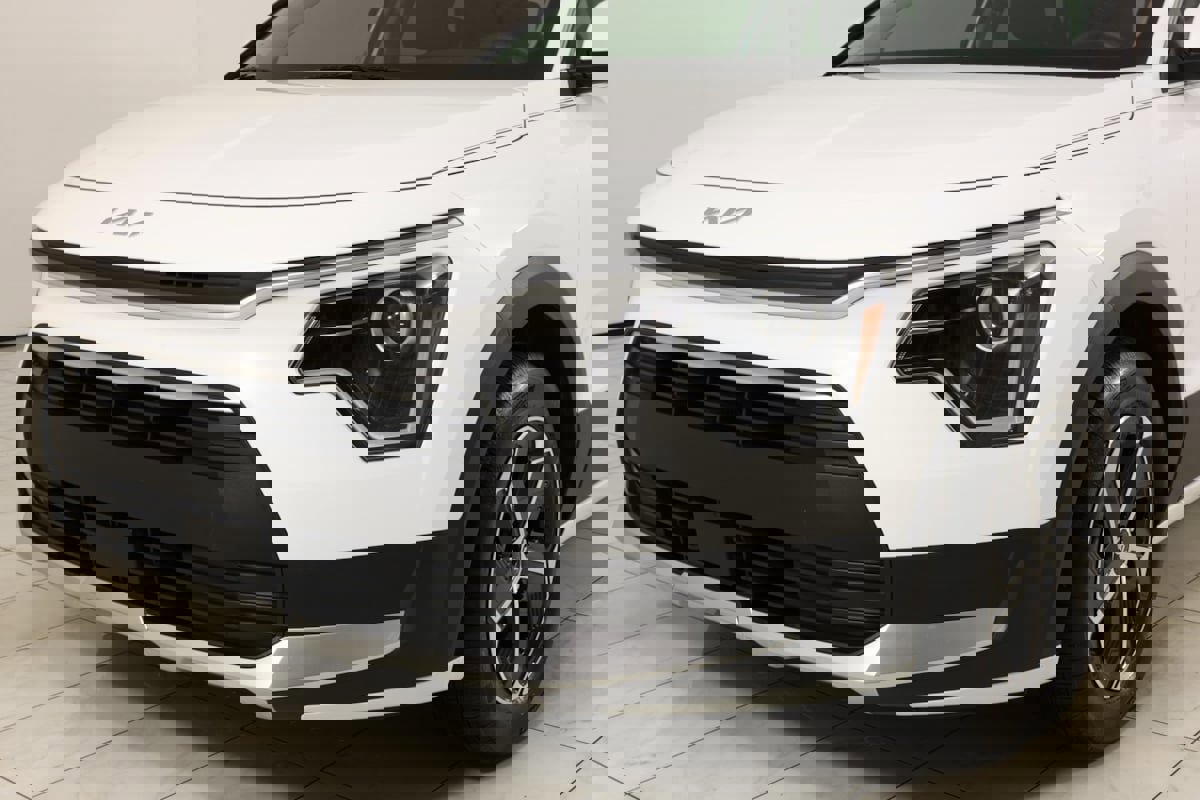 Used 2024 Kia Niro EX image 46