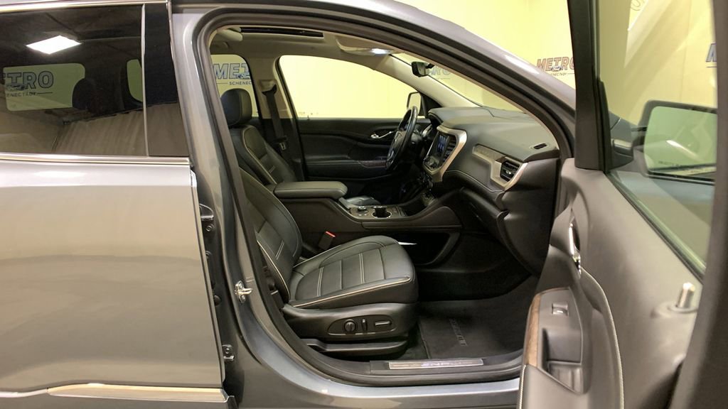 Used 2021 GMC Acadia Denali w/ Denali Technology Package image 12