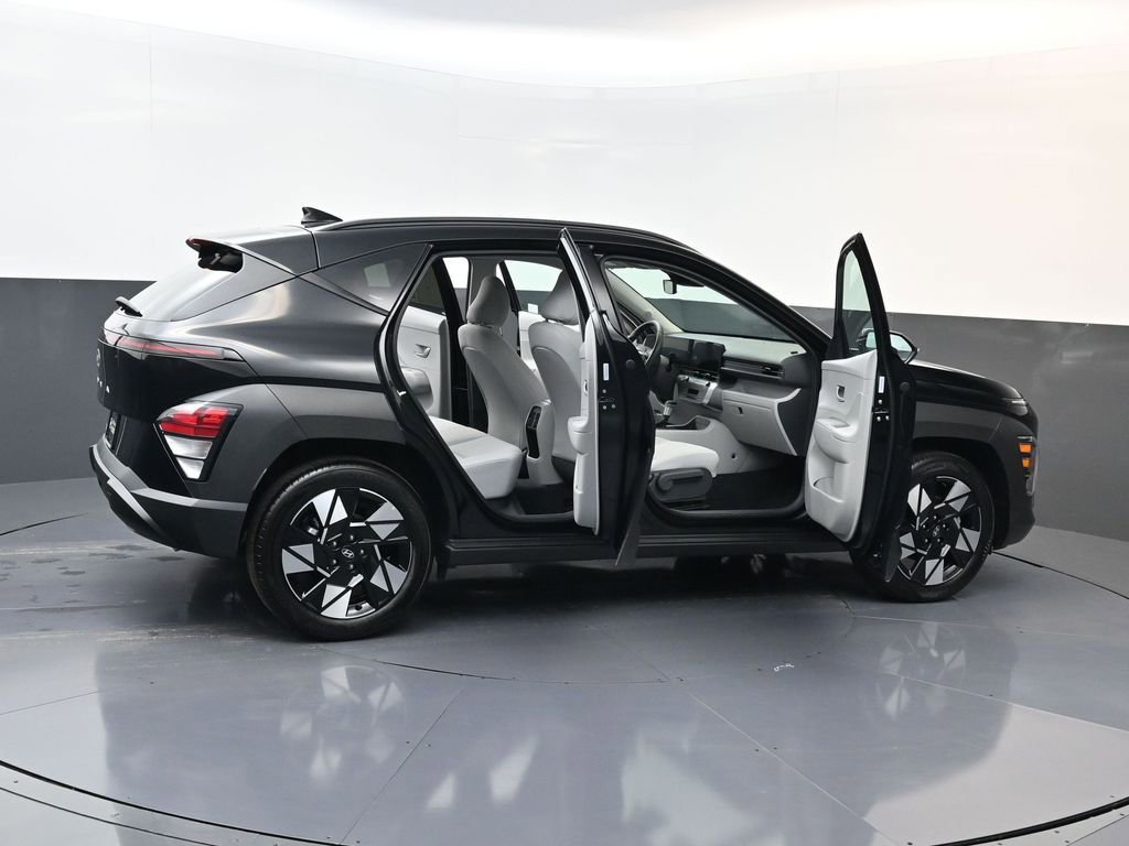 Certified 2025 Hyundai Kona SEL image 21