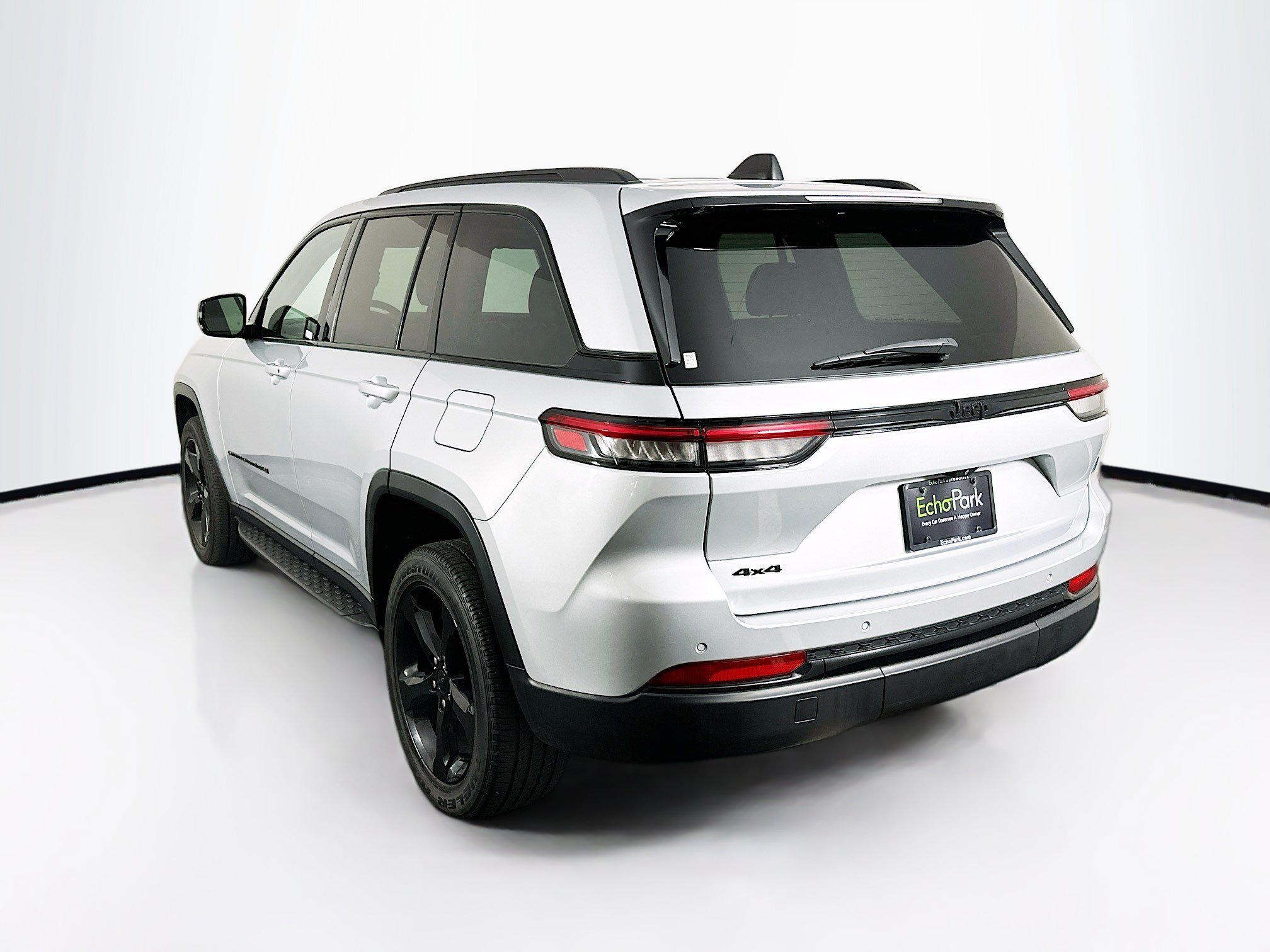 Used 2023 Jeep Grand Cherokee Altitude AWD/4WD image 5