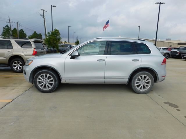 Used 2014 Volkswagen Touareg Sport image 4