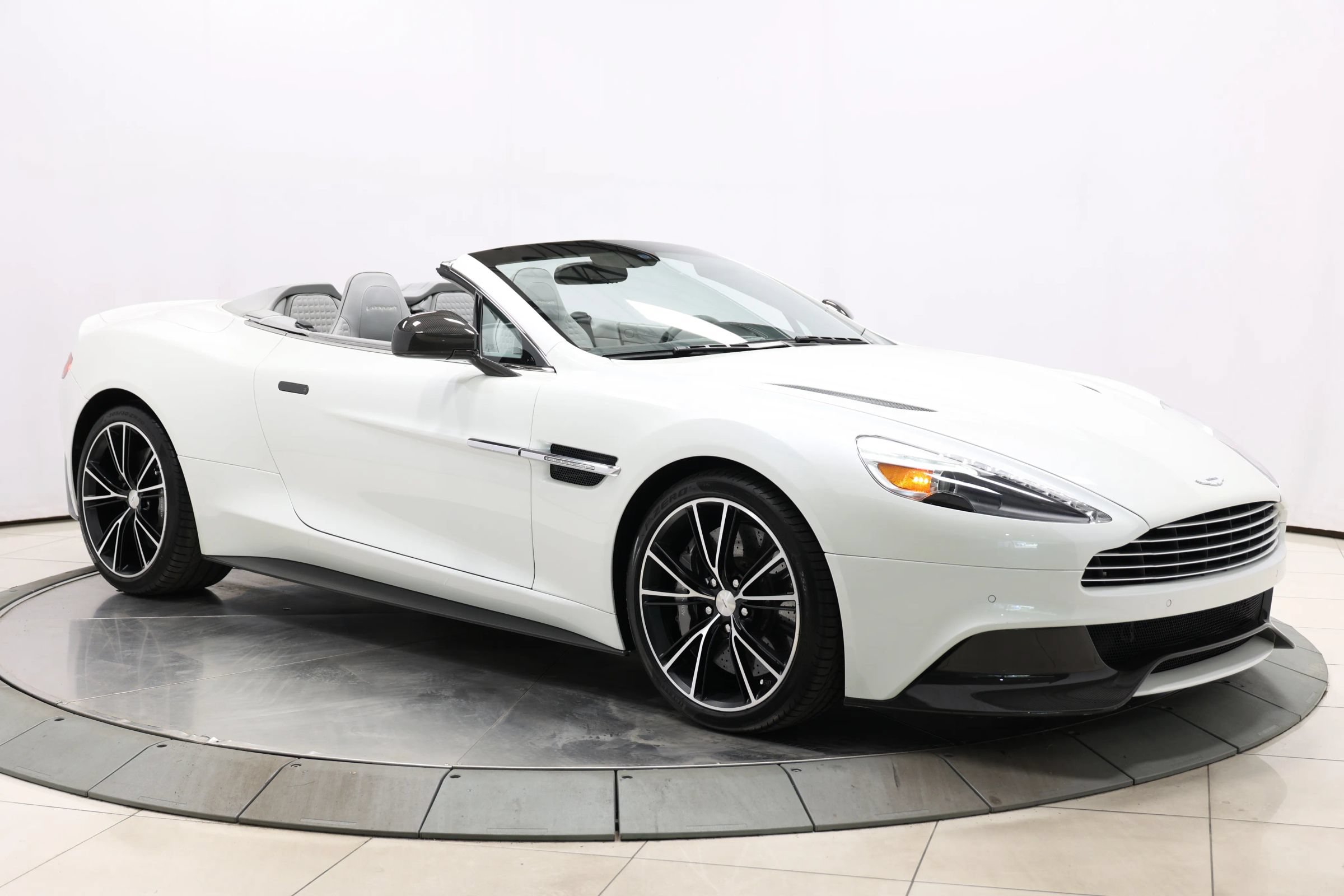 Used 2014 Aston Martin Vanquish Volante RWD image 93