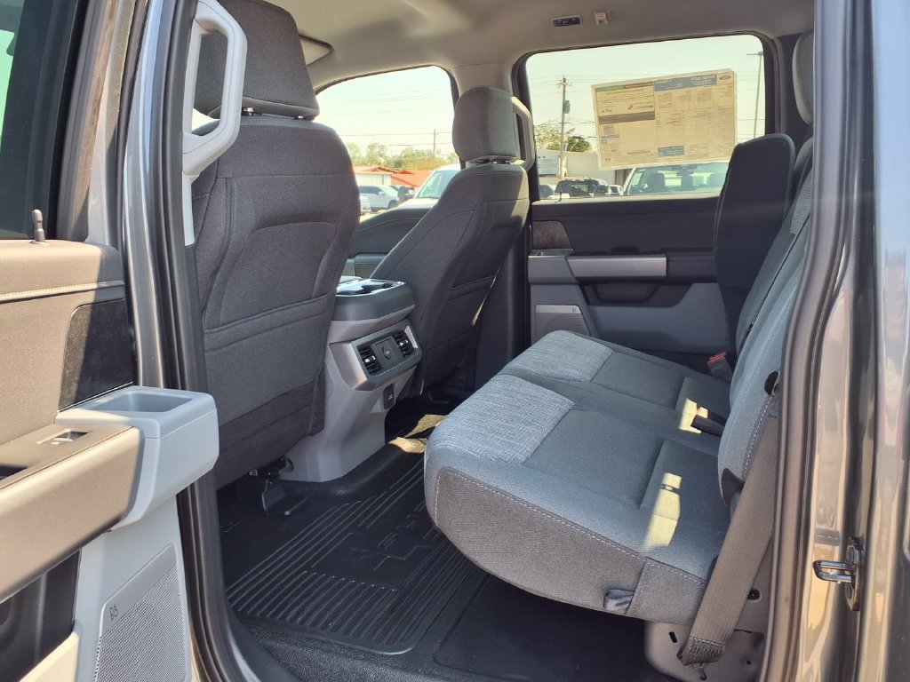 New 2026 Ford F250 XLT w/ XLT Premium Package AWD/4WD image 8